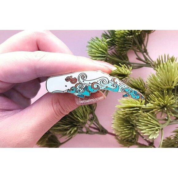 Waves Whale Pin - Gold Plated Sea Life & Nature Jewelry - Ocean Brooch - Picture 7 of 10